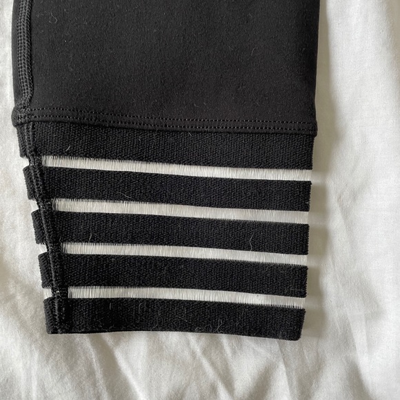 Rare Lorna Jane Zipped front legging 7/8 small - Picture 2 of 5